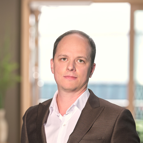 Simon  Söderholm